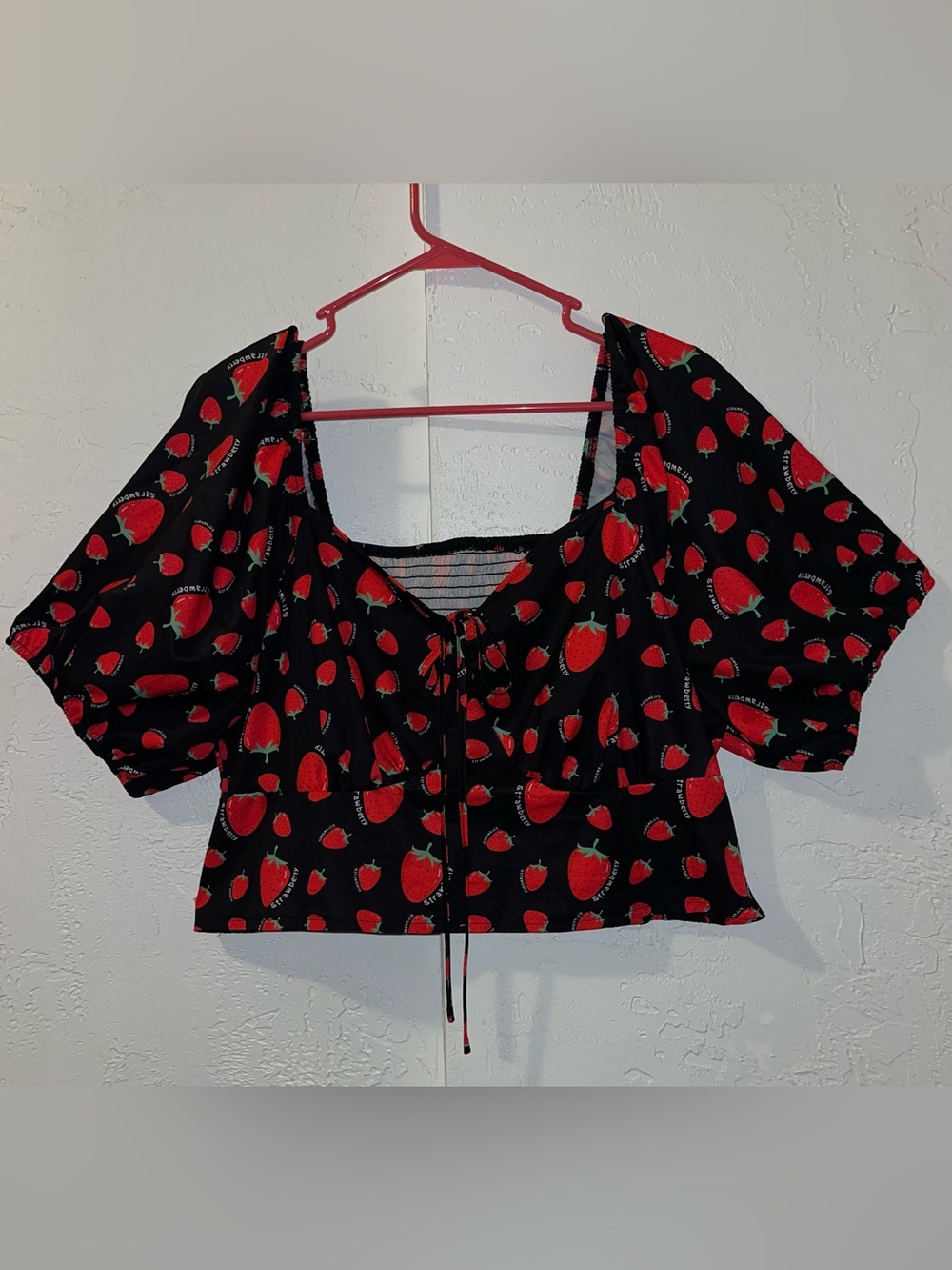 SHEIN CURVE Strawberry Puff Sleeve Crop Top